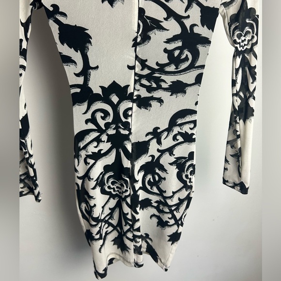 🔸2 for$11🔸
Black and White Long Sleeve Dress NWOT - Picture 9 of 11